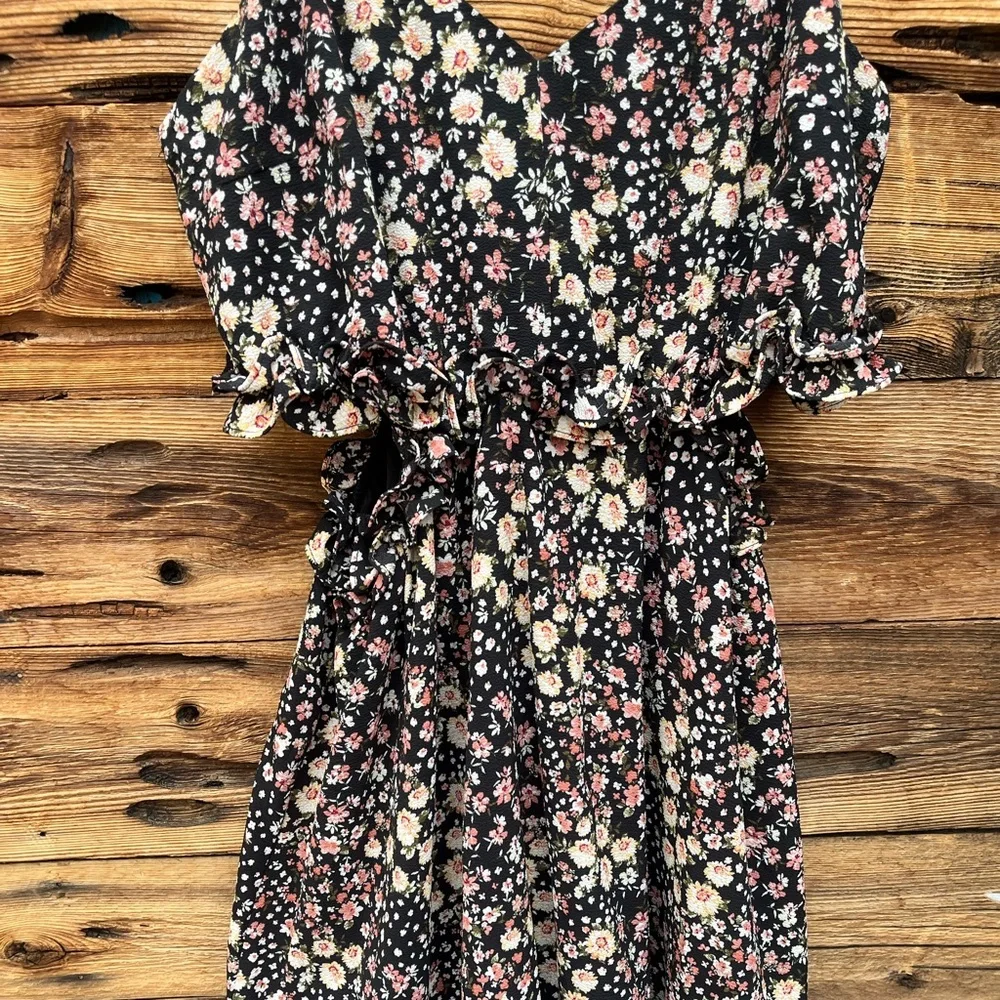 PRIVY | Black and White Floral Mini Dress M